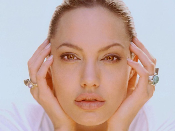 ŬXPAngelina Jolie