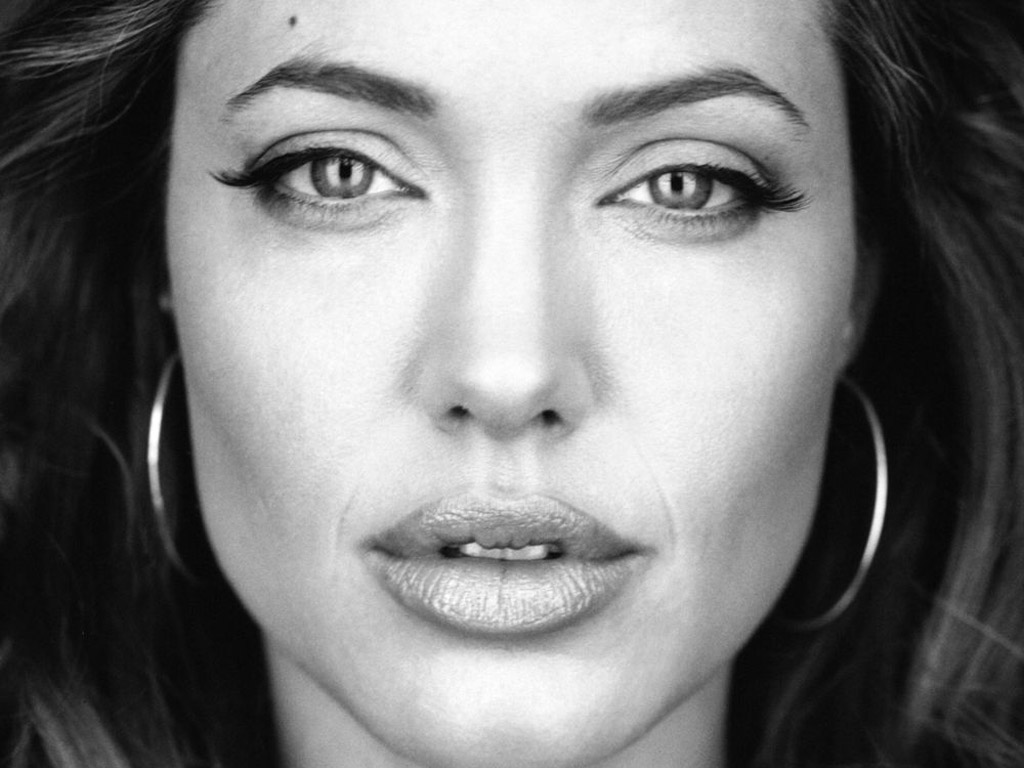 ŬXPAngelina Jolie