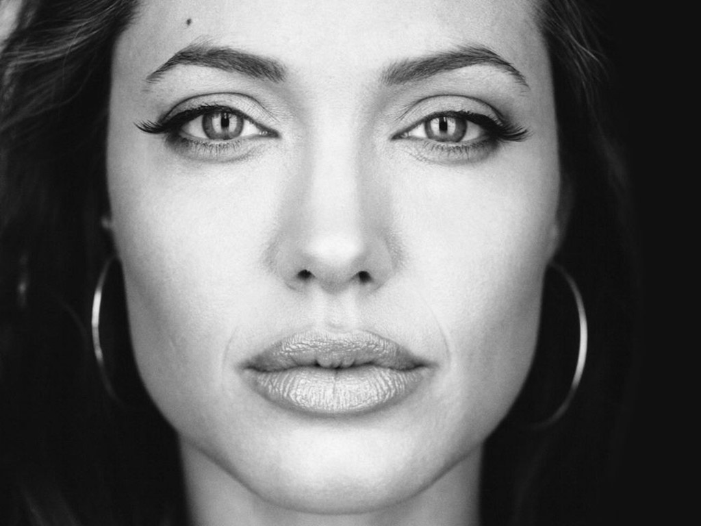 ŬXPAngelina Jolie