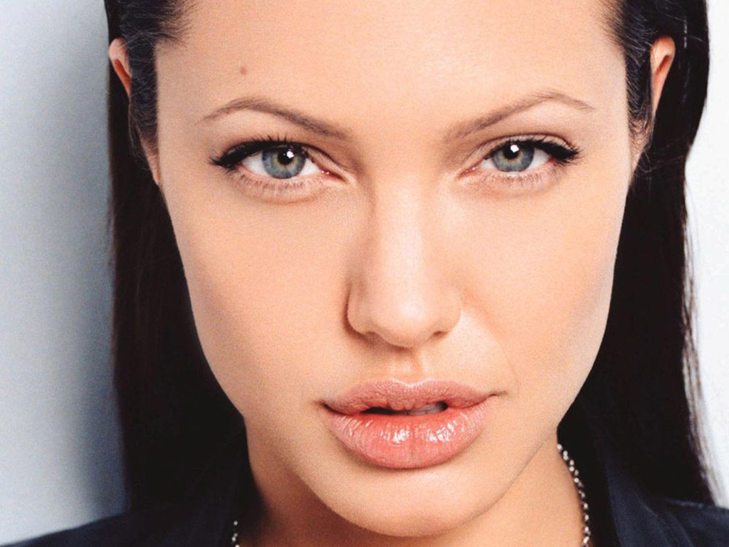 ŬXPAngelina Jolie